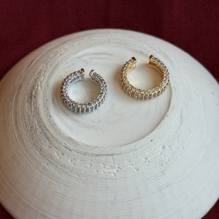 Gold Taşlı Earcuff: Işıltılı ve Zarif Dokunuş resmi