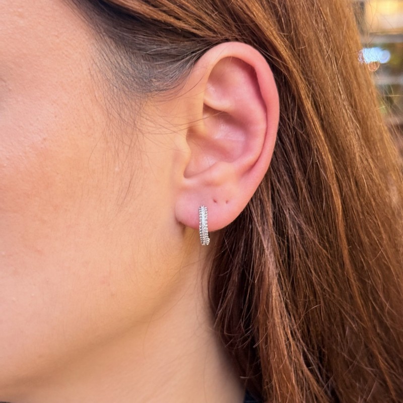 İkili Sıra Taşlı Mini Halka Küpe – Gümüş Ton resmi