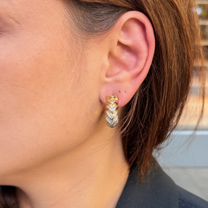 Chevron Katman Halka Küpe – Gold resmi