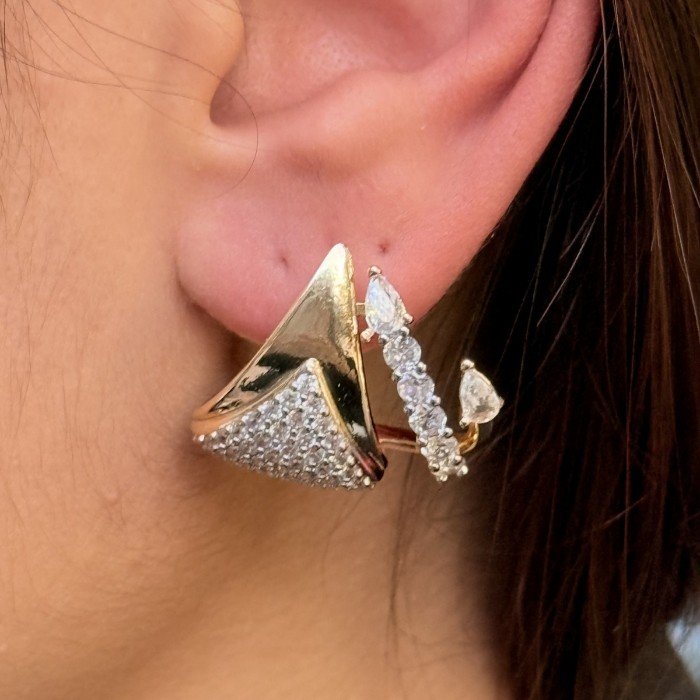 Üçgen Pavé Ear Crawler Küpe – Gold resmi