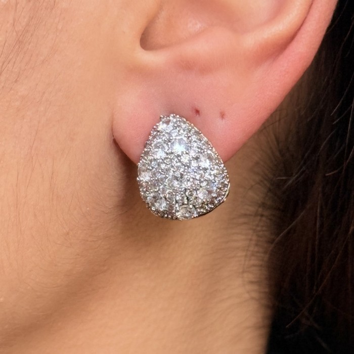 Nova Teardrop Stud resmi