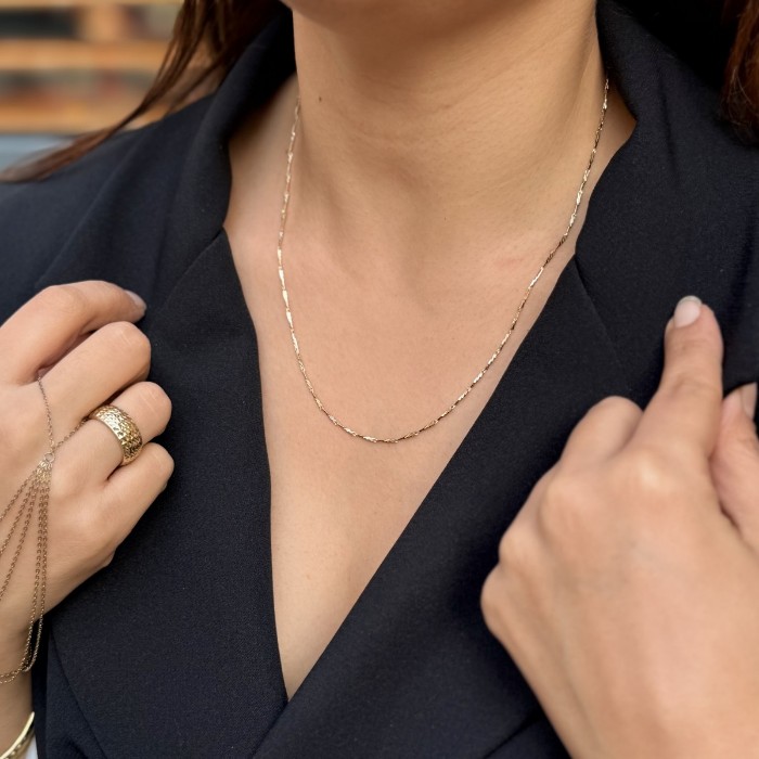 İnce Tüy Desenli Zincir Kolye resmi