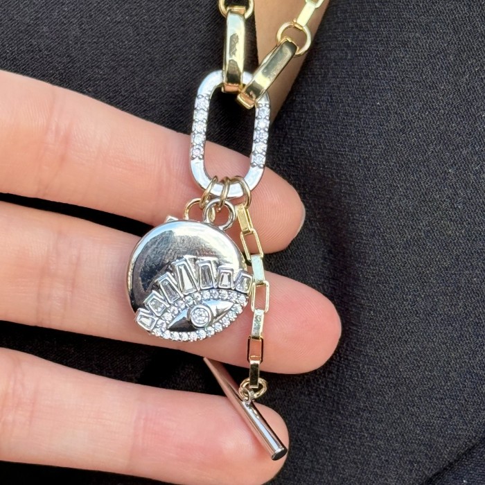 Charm Keeper T‑Bar Lariat – Gold resmi