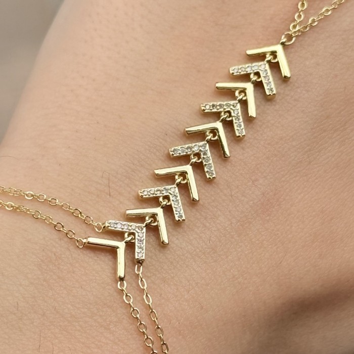 Arrow V Desenli Taşlı resmi