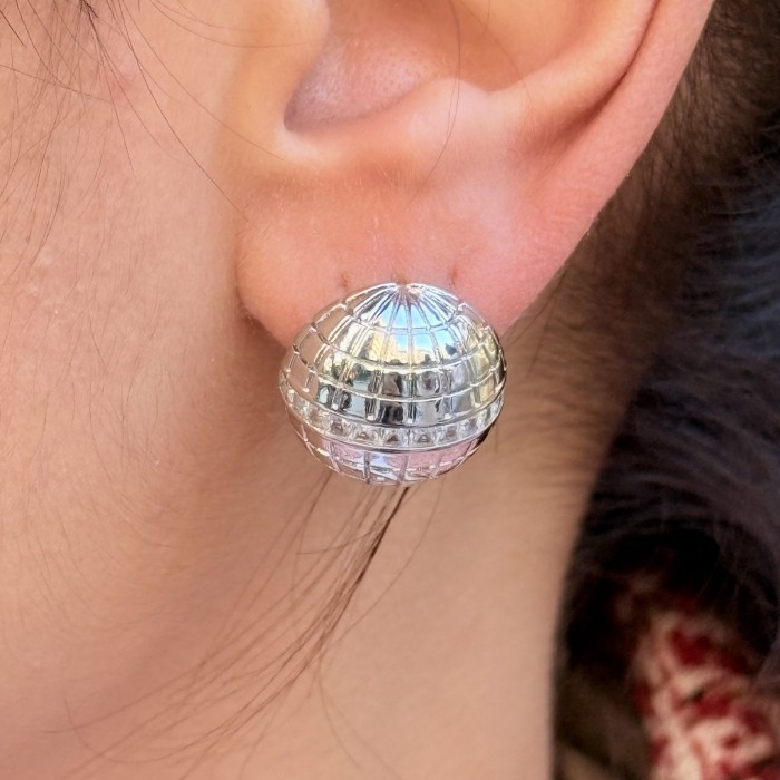 Silver Dome Stud – Mirror Grid resmi