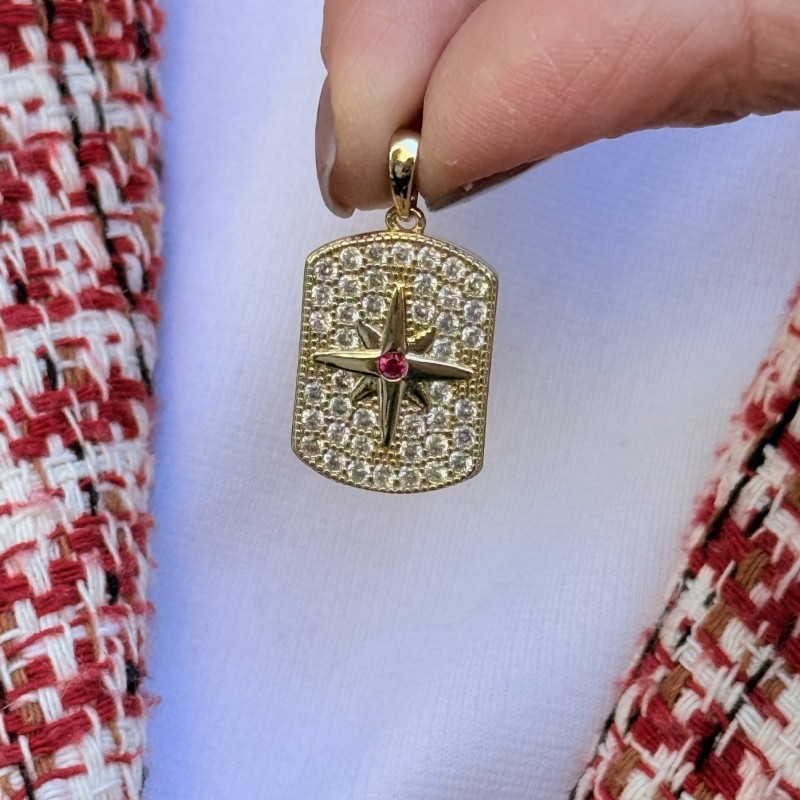 Compass Tag Pendant – Ruby Dot, Gold resmi
